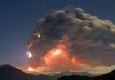 Снимок величественного извержения вулкана Пуйеуэ в Чили, которое приняло очертание лица человека в профиль.jpg